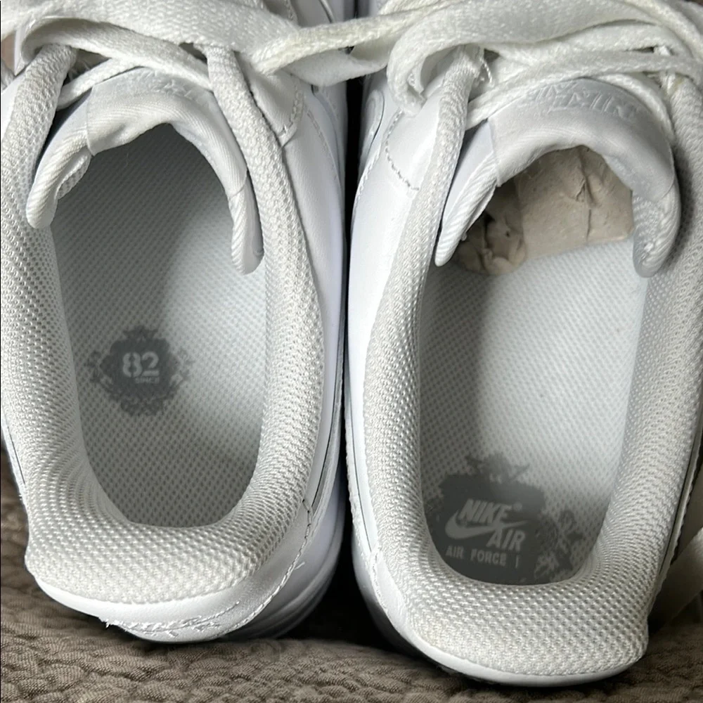NEW NIKE AIR FORCE 1 Sneakers in White Size US 8 EUR 39 - Picture 6 of 14
